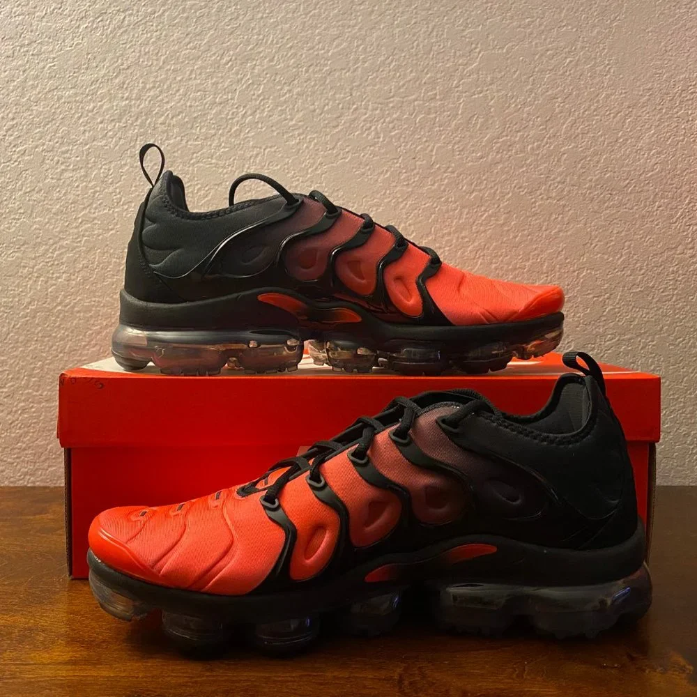Nike Air VaporMax Plus Black Crimson Gradient Red Running Shoes DZ4857-001 Sz 12 - Picture 2 of 7